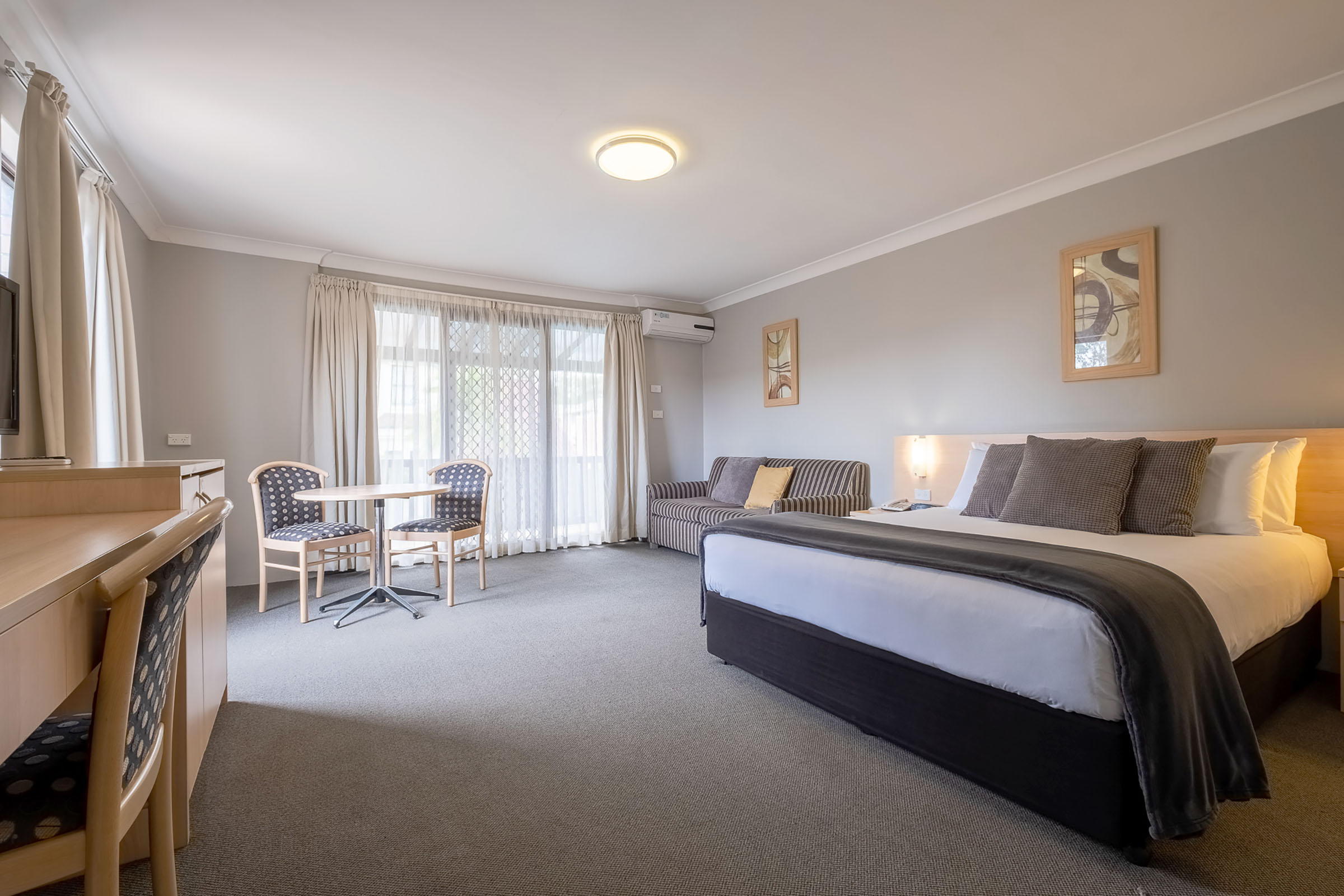 Maclin Lodge Rooms and Apartments